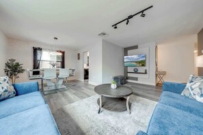 Smart TV, offices - Private Pool Home 15 Min to Universal Studios (Orlando)