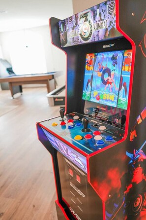 Games room - 5 STAR BIG Group FUN ~BACH / Family Trip (Austin)