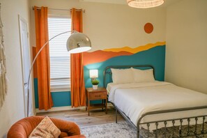 Desk, iron/ironing board, WiFi, bed sheets - 5 STAR BIG Group FUN ~BACH / Family Trip (Austin)