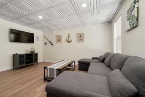 Living area - Apartment in Sylvan Beach, 4bd | The Beachside Co. (Sylvan Beach)