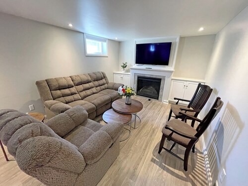 Private Suite, Patio & Yard. Walk to University of Guelph.