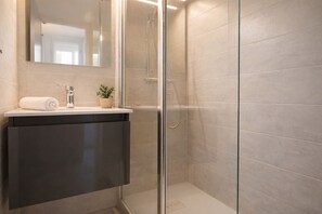 Shower, towels - Charming 4-person apartment with balcony overlooking the golf course (Talmont-Saint-Hilaire)