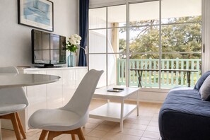 TV - Charming 4-person apartment with balcony overlooking the golf course (Talmont-Saint-Hilaire)