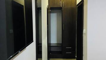 Departamento económico, balcón, vista a la ciudad | Interior