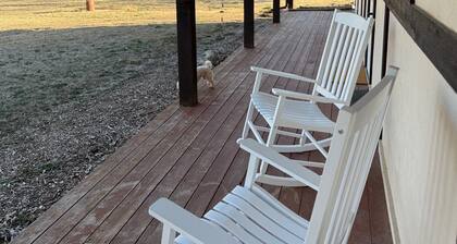 The Cabin Retreat on 47 acres, fishing, kayaking, views!