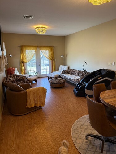 The Cabin Retreat on 47 acres, fishing, kayaking, views!