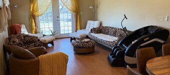 The Cabin Retreat on 47 acres, fishing, kayaking, views!