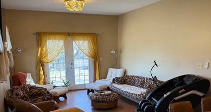 The Cabin Retreat on 47 acres, fishing, kayaking, views!