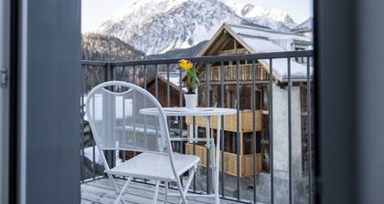Chasa Stradun 203A – Centrally Located 1-Bedroom Apartment with Balcony and Fireplace in Scuol