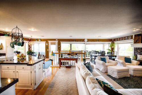 Lakeview Home with Pool on beautiful Lake Tenkiller Oklahoma