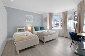 Room - Modern 3 Bedroom, 2 Bathroom Home in Edgware (Edgware)