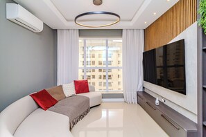 Family Apartment, Kitchen, City View | Living area - StayHome Bella Maria- Meia Praia Itapema (Itapema)