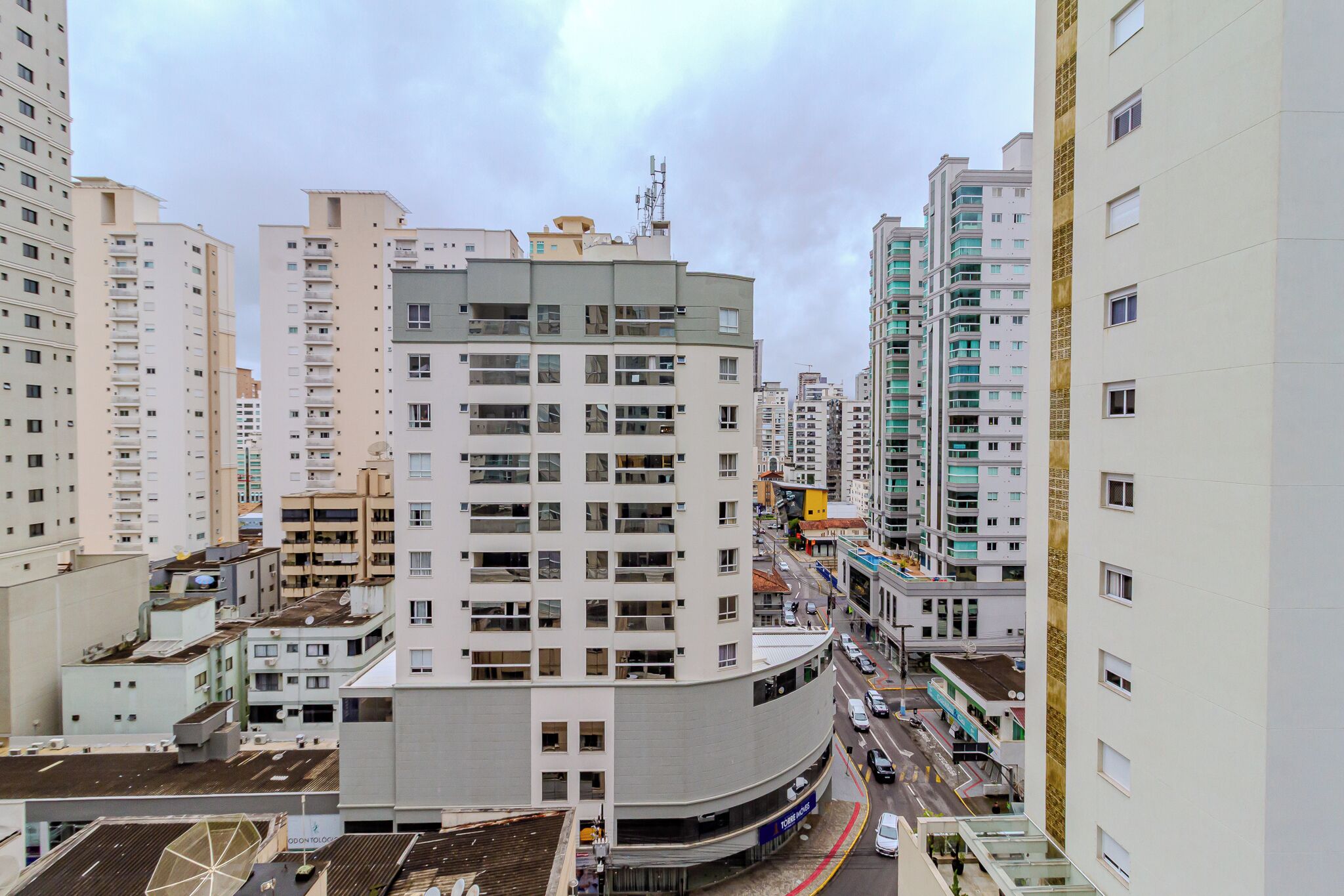 Apartamento família, cozinha, vista para a cidade | Fachada