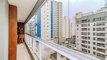 Familjelägenhet - kök - utsikt mot staden | Interiör