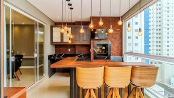 Familie appartement, keuken, uitzicht op de stad | Veranda