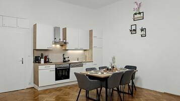 Kühlschrank, Ofen, Herdplatte, Geschirrspüler