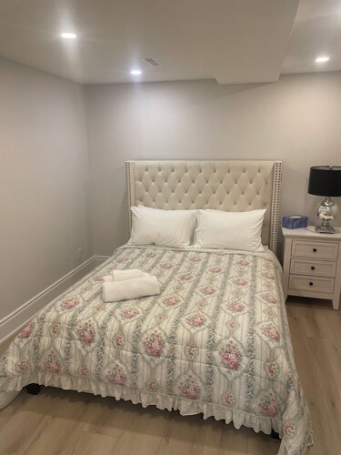 Spacious Basement Apartment in Rouge Hill Near Highway 401