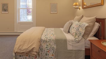 1 bedroom, in-room safe, iron/ironing board, WiFi (free)