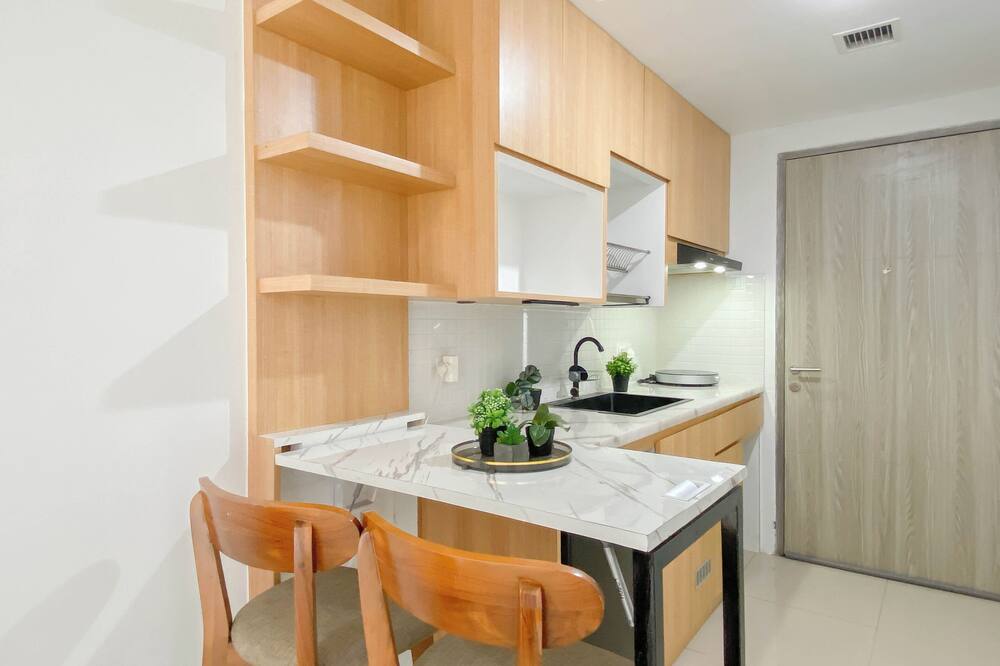 Contemporary And Restful 2Br At Apartment Anwa Residence