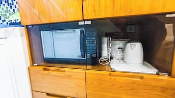 Standard Studio | Microwave