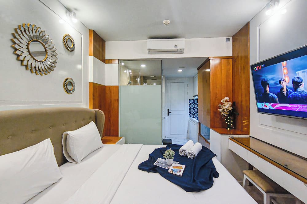 Modern Style Studio At Art Deco Apartment