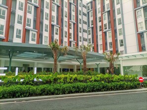Exterior - Studio Apartment Near Upn Veteran Yogyakarta At Barsa City (Depok)