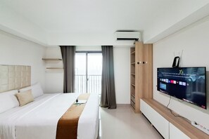 Room - Comfortable 1Br Without Living Room At Apartment Bintaro Embarcadero (South Tangerang)