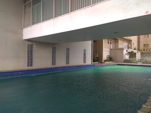 Outdoor pool - Cozy With Contemporary 2Br Space At Apartment Bogor Valley (Bogor)