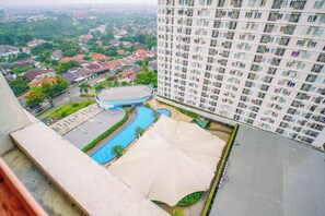 Standard Studio | City view - Comfortable Classic Studio At Apartment Cinere Bellevue Suites (Depok)