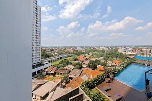 City view - Serenity Studio Near Station At Cisauk Point Apartment (Cisauk)