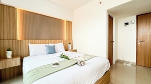 Standard Studio - Trendy Studio At Apartment Cisauk Point (Cisauk)