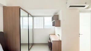 Standard Studio - Homey And Minimalist Studio At Apartment Cisauk Point (Cisauk)