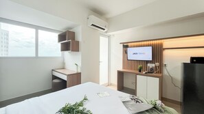 Room - Homey And Minimalist Studio At Apartment Cisauk Point (Cisauk)