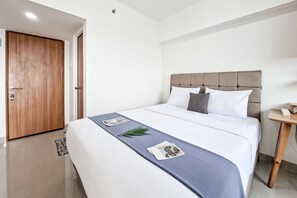 Standard Studio - Compact White Studio At Cisauk Point Apartment (Cisauk)