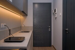 Standard Apartment | Private kitchen - Deluxe 1Br Apartment Collins Boulevard (Tangerang)