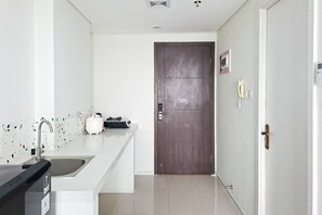 Private kitchen - Functional And Strategic Studio At Apartment Daan Mogot City (Jakarta)