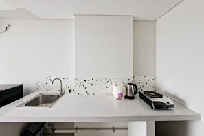 Private kitchen - Functional And Strategic Studio At Apartment Daan Mogot City (Jakarta)