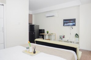 Room - Restful In Simple Style Studio At Apartment Daan Mogot City (Jakarta)