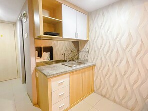 Standard Studio | Private kitchen - Homely And Pleasant Studio At Apartment De Prima (Medan)