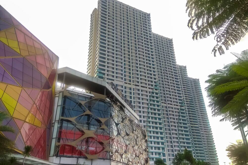 Basic Look 2Br Apartment At Grand Kamala Lagoon