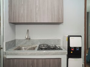 Private kitchen - Homey And Restful 2Br At Apartment Green Bay Pluit (Jakarta)