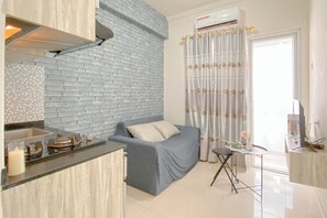 Standard Apartment - Warm And Restful 2Br At Green Pramuka City Apartment (Jakarta)