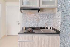 Standard Apartment | Private kitchen | Electric kettle - Warm And Restful 2Br At Green Pramuka City Apartment (Jakarta)