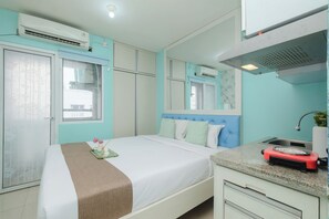 Standard Studio - Nice And Strategic Studio At Apartment Green Pramuka City (Jakarta)