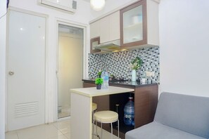 Standard Apartment - Comfortable And Roomy 2Br At Apartment Green Pramuka City (Jakarta)