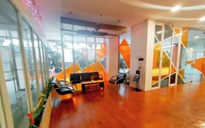 Lobby - Comfy Studio For 2 Pax At High Point Serviced Apartment (Surabaya)