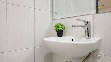 Standard Studio | Bathroom