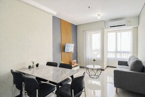 Interior - Cozy 2Br For 4 Pax At Nifarro Park Apartment (Jakarta)