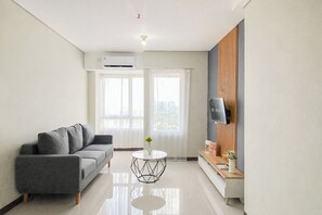Standard Apartment - Clean Space And Well Located 2Br At Nifarro Park Apartment (Jakarta)