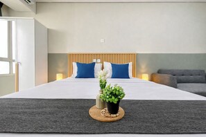 Interior - Functional Studio For 2 Pax At Nifarro Park Apartment (Jakarta)